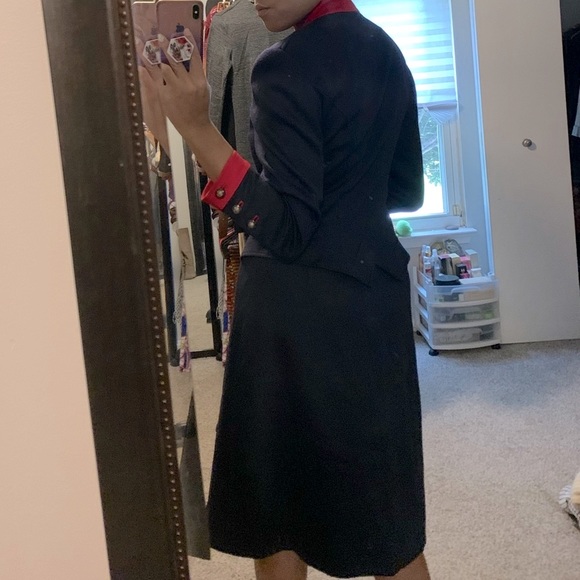 Stunning Albert Nipon Navy Wool Suit - Picture 2 of 8